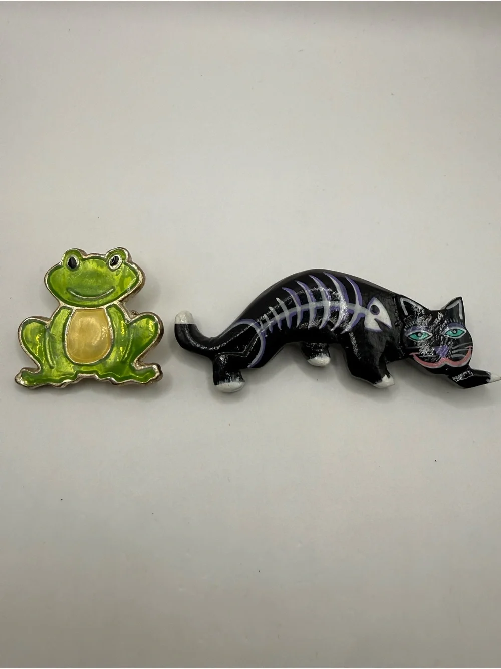 Wooden Black Skeleton Cat & Glossy Enamel Finish Green Frog Brooch lot of (2)